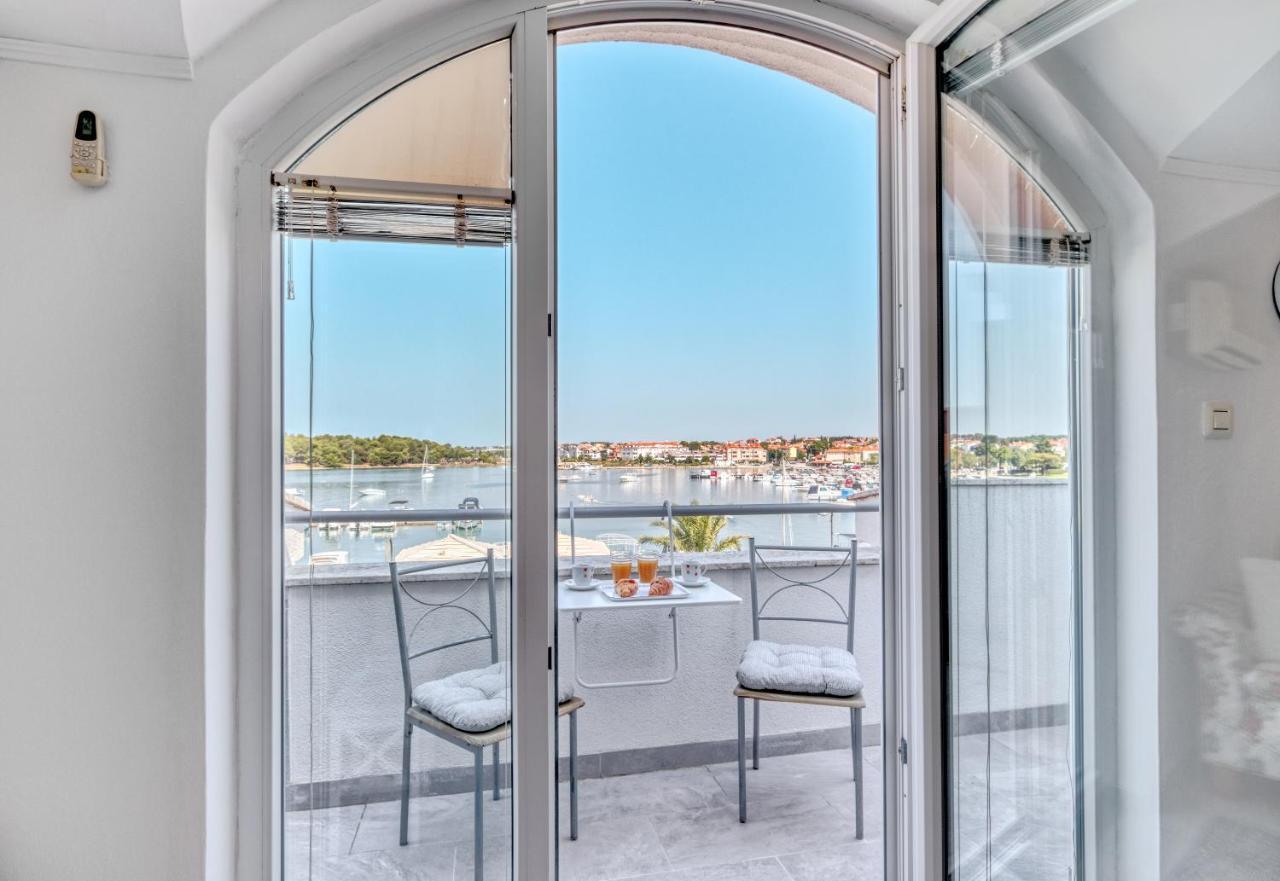 Penthouse Zola With Private Parking Lägenhet Medulin Exteriör bild